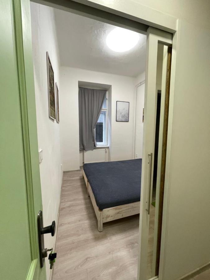 Apartment Red&black Centr, Na Hradbach 118