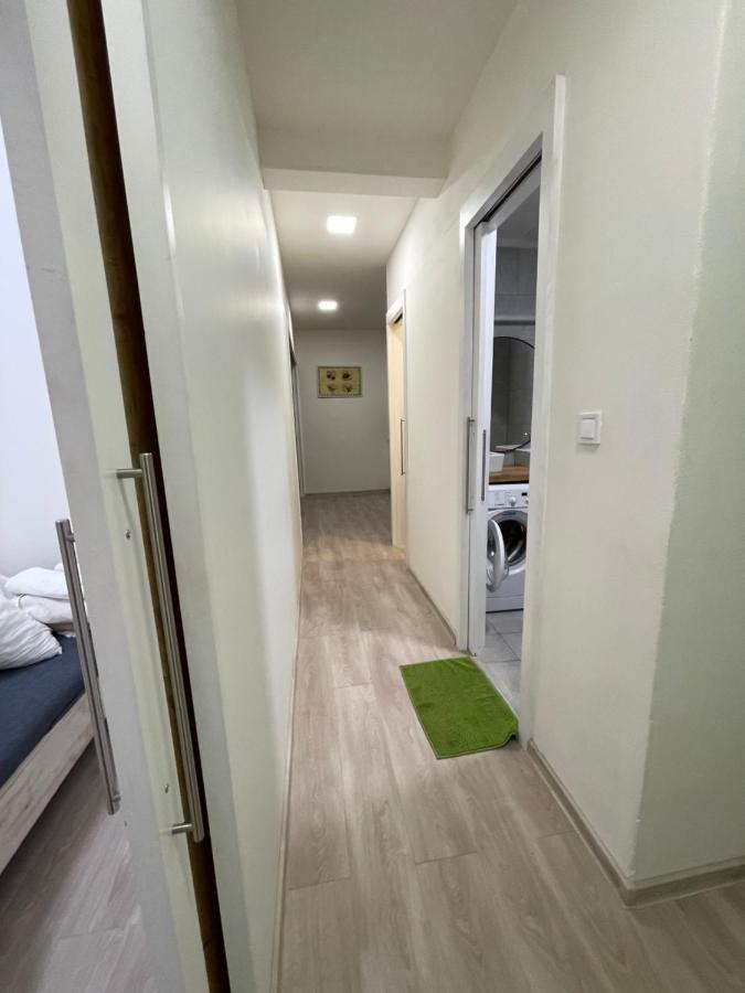 Apartment Red&black Centr, Na Hradbach 118