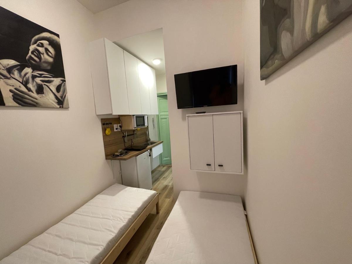 Apartment Red&black Centr, Na Hradbach 118