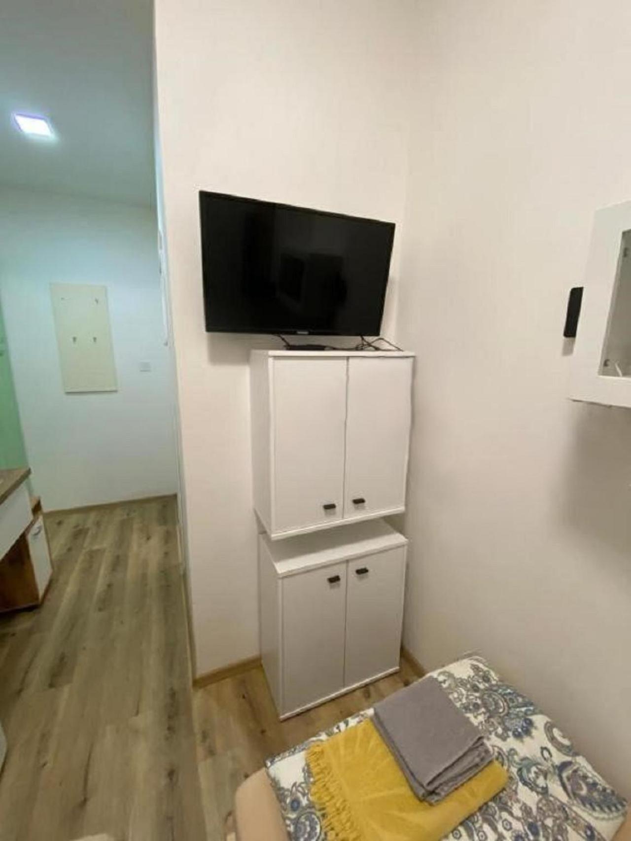 Apartment Red&black Centr, Na Hradbach 118 *