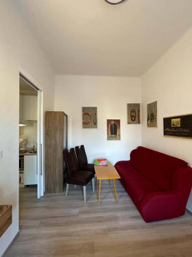 Appartement Red&black Centr, Na Hradbach 118